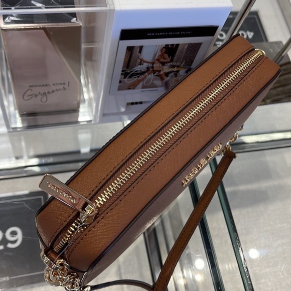 MICHAEL KORS
Jet Set Large Saffiano Leather Crossbody Bag Luggage color NWT - Picture 10 of 16